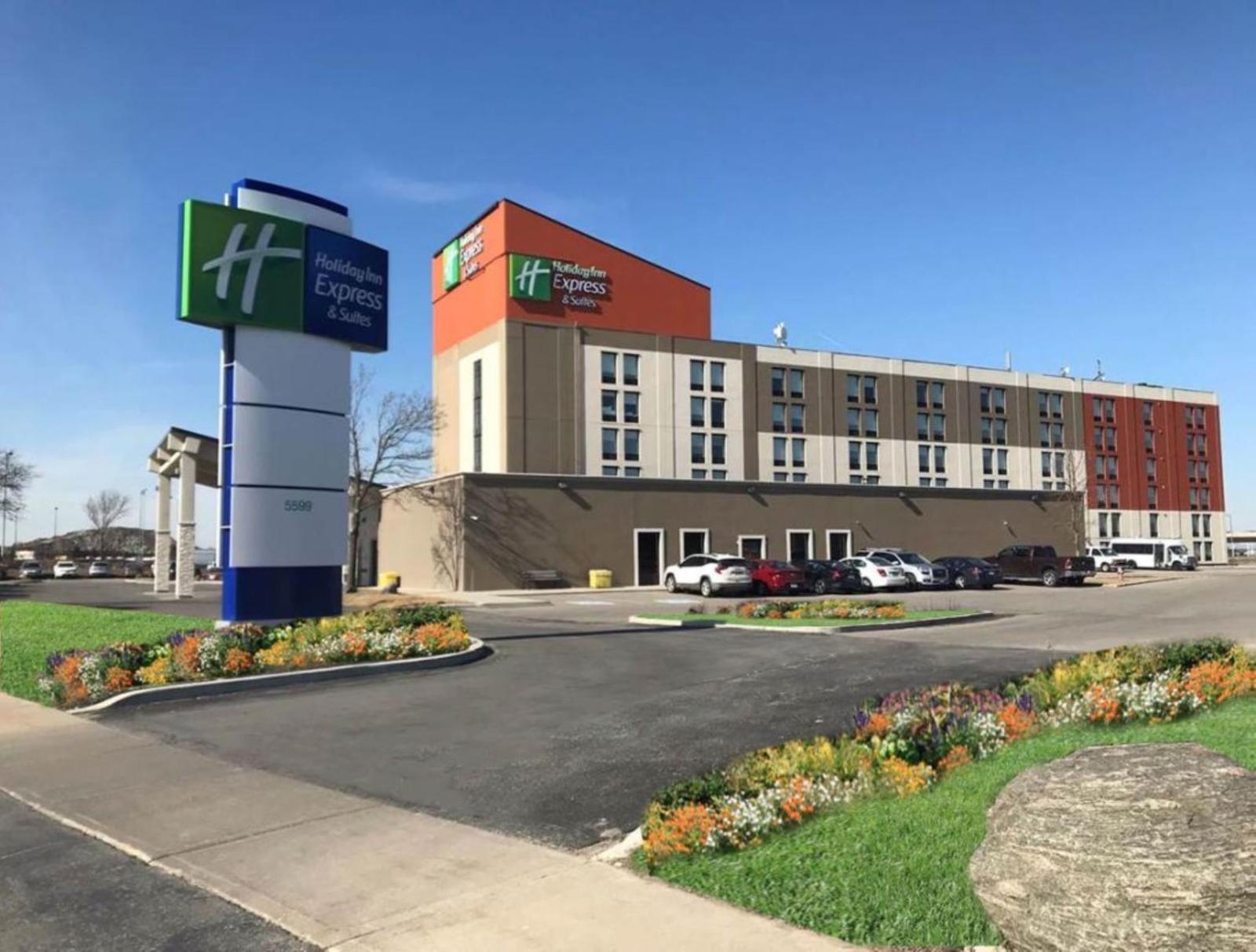 Holiday Inn Express & Suites TORONTO AIRPORT WEST