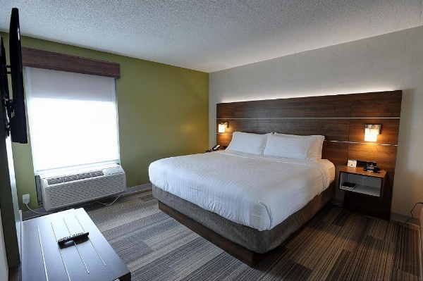 Holiday Inn Express & Suites TORONTO AIRPORT WEST image 15