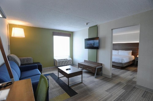 Holiday Inn Express & Suites TORONTO AIRPORT WEST image 23