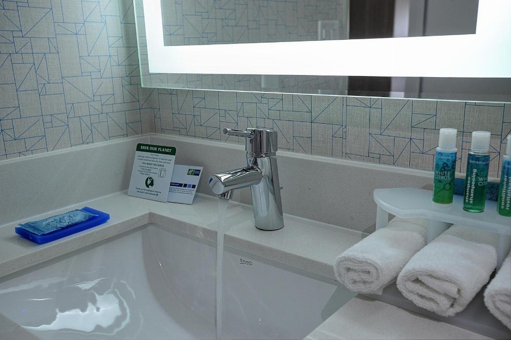 Holiday Inn Express & Suites TORONTO AIRPORT WEST